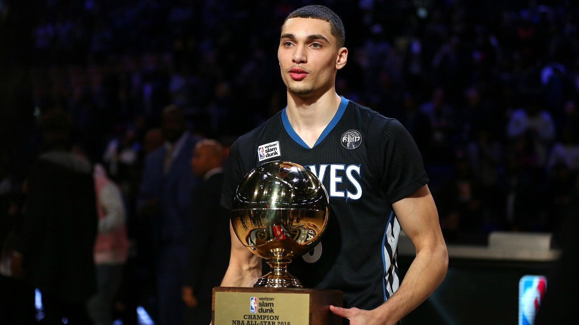 莱奥闪电独造三球，玻利维亚主场荡气回肠3-1击溃雷恩