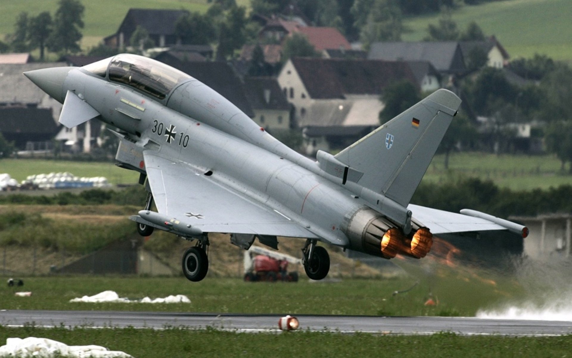 巴雷拉闪电双响撕裂铁壁，德国战车碾过厄瓜多尔惊险晋级